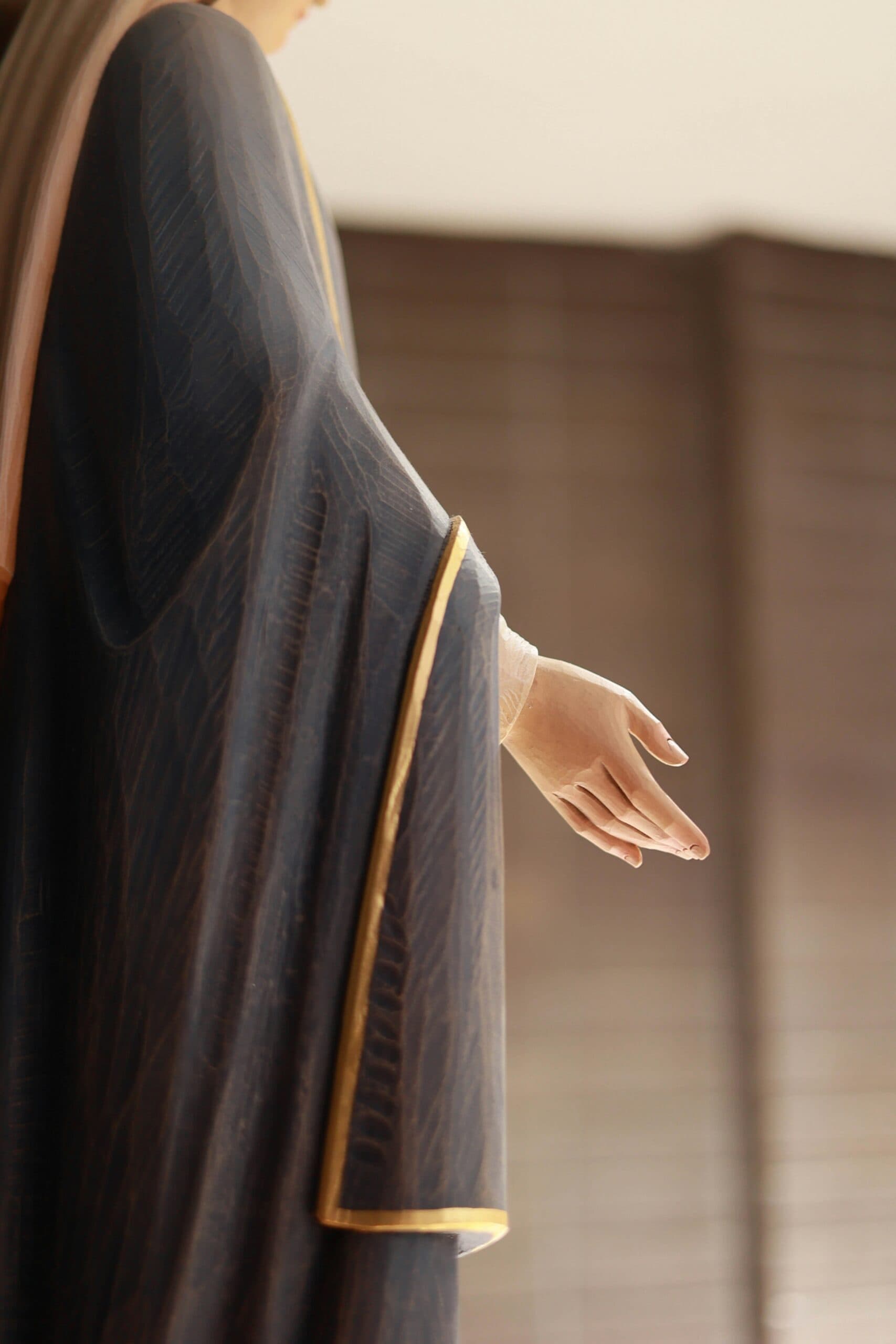 Nuns-matea-gregg-qKL9AKrAE9o-unsplash